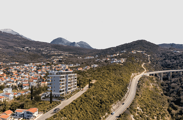 Apartments in a new building in Dobra Voda with sea views